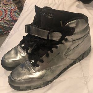 Men’s high top Reebok Tennis Shoe